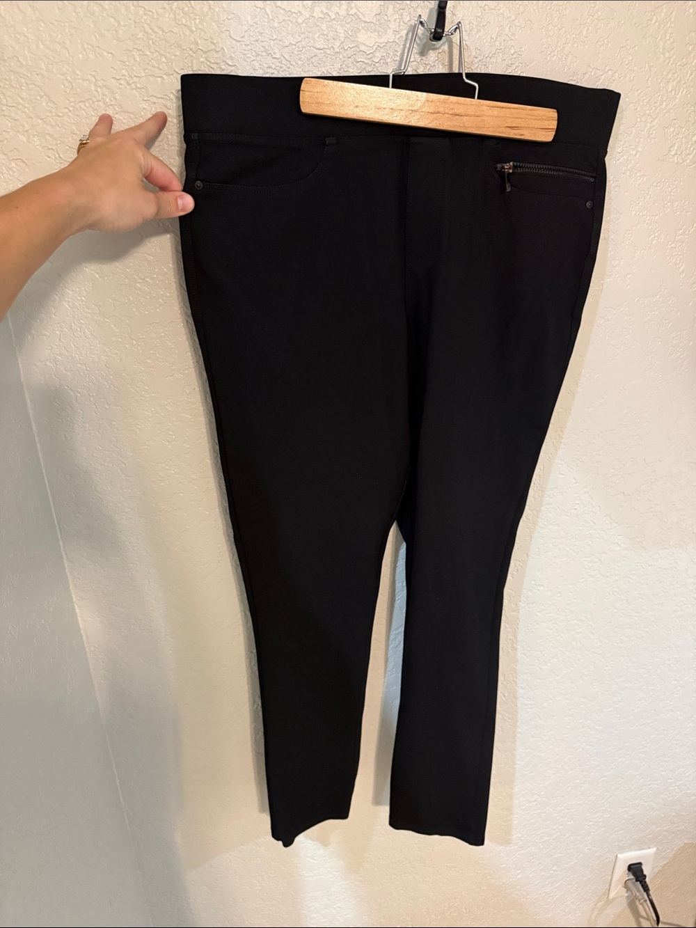 DKNY Black Ankle Ponte Leggings